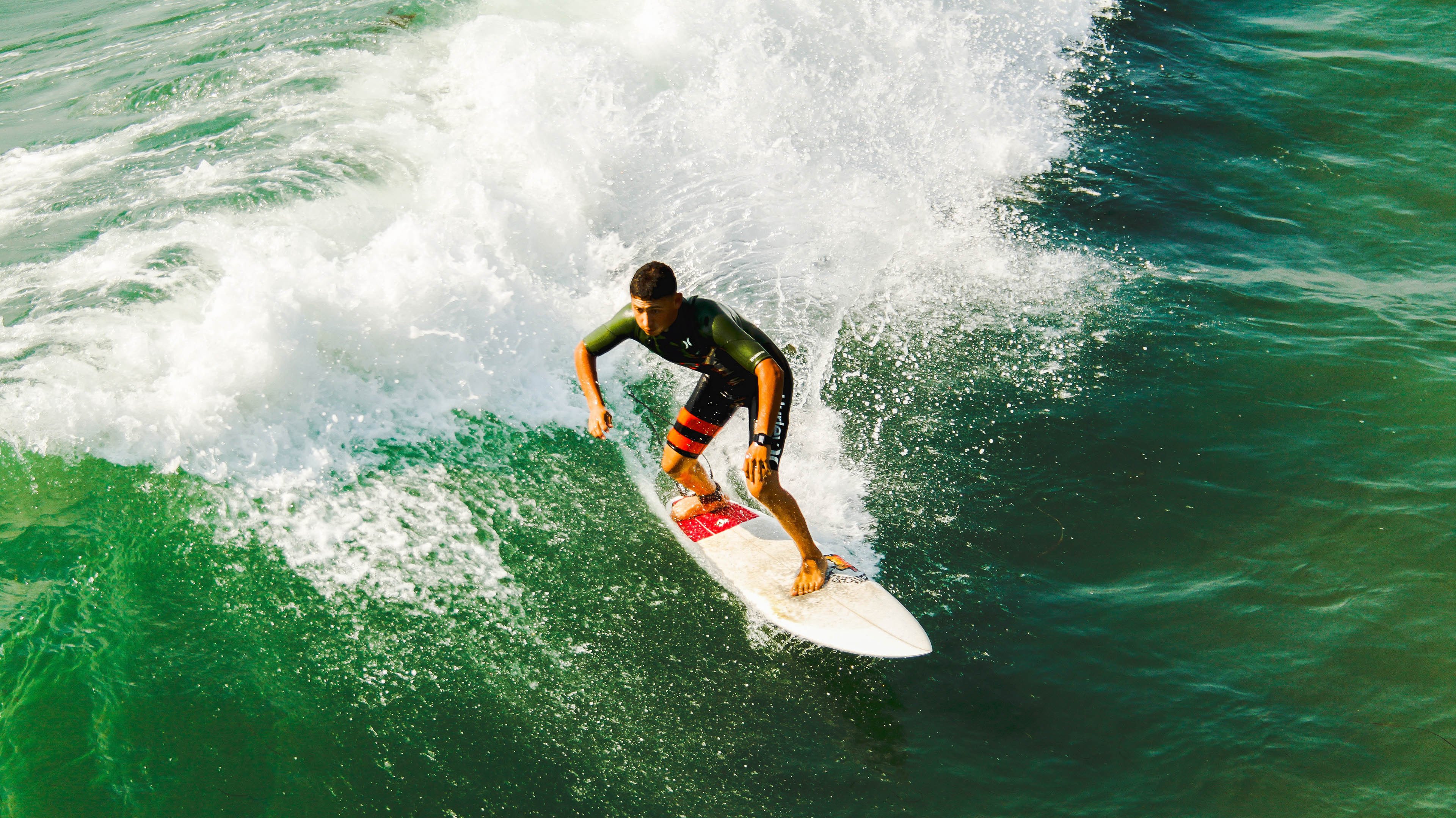 个人品牌崛起：电竞明星自主打造“王国”，专业电竞品牌agon
